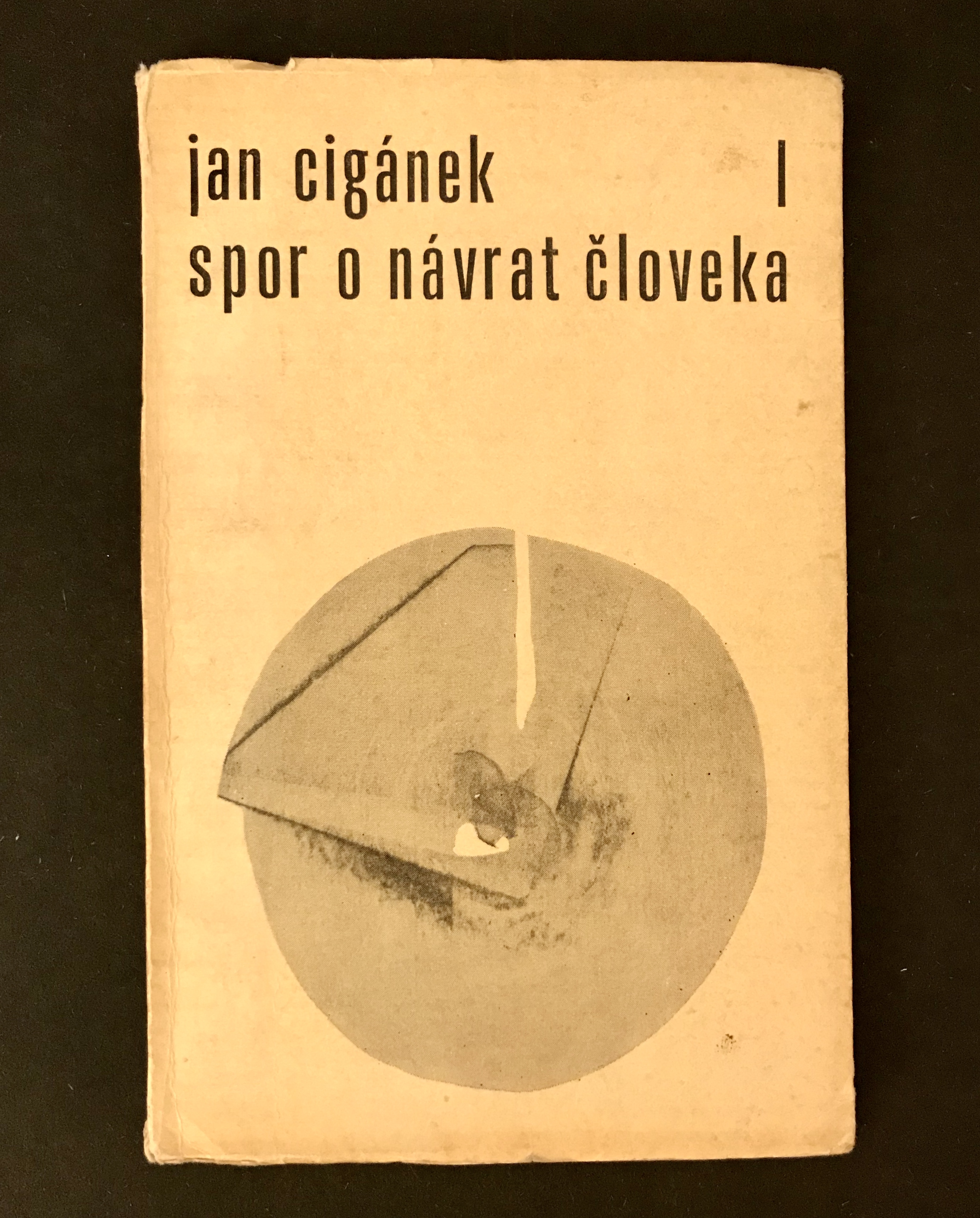 Spor o návrat človeka