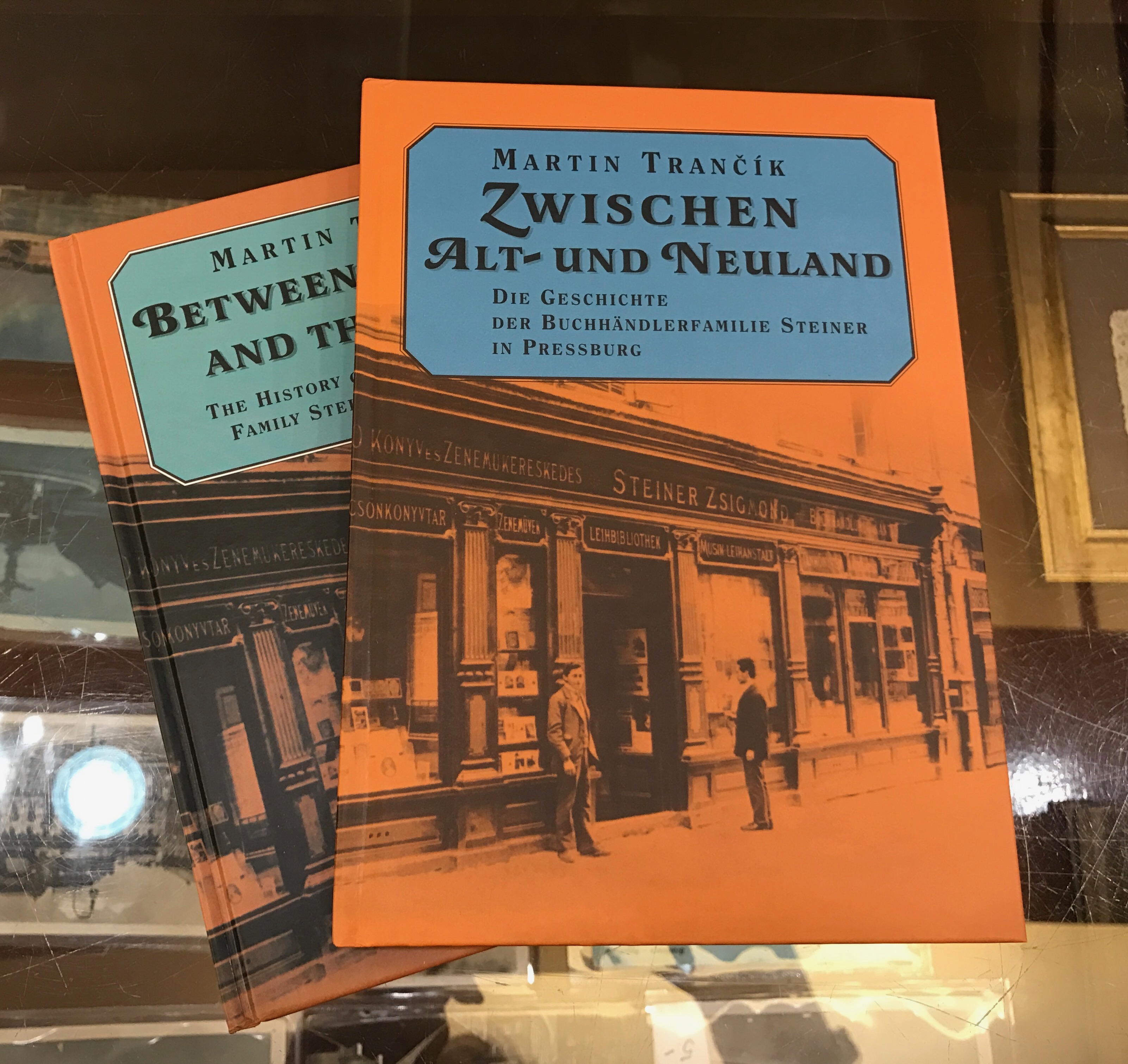 Zwischen Alt- und Neuland. Die  Geschichte der Buchhändlerfamilie Steiner in Pressburg. Ein mikrohistorischer Versuch.