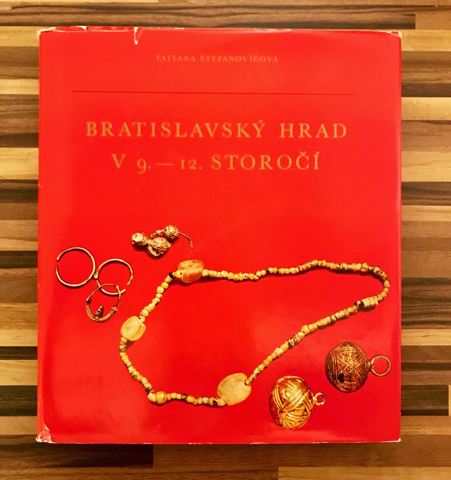 Bratislavský hrad v 9. - 12. storočí